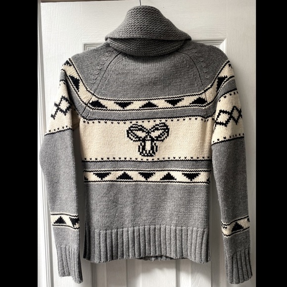 Aritzia TNA Classic Sweater Size Medium - Picture 3 of 3